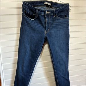 Levi’s 711 skinny jeans. Tags taken off to wash